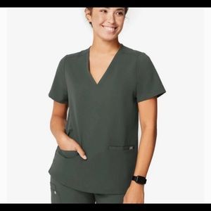 Moss Figs Casma scrub top
